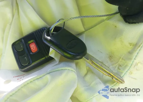 2005 Ford Escape Xlt z USA, uszkodzony, nr VIN 1FMCU93175KC21838